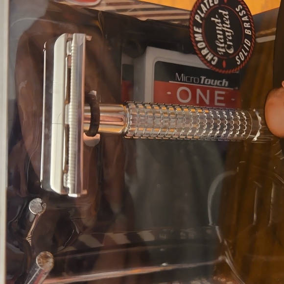 Micro Touch One Classic Safety Razor - Picture 3 of 6